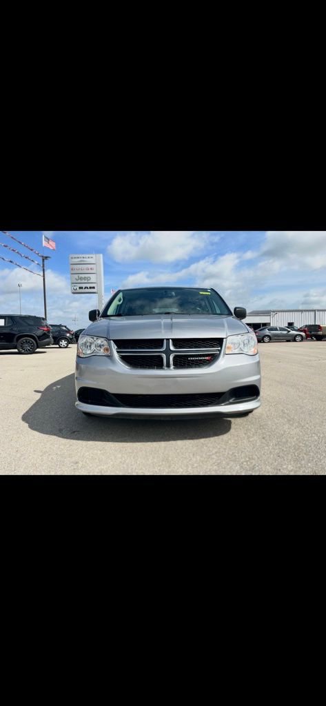 Used 2018 Dodge Grand Caravan SE w/ UConnect Hands-Free Group image 4