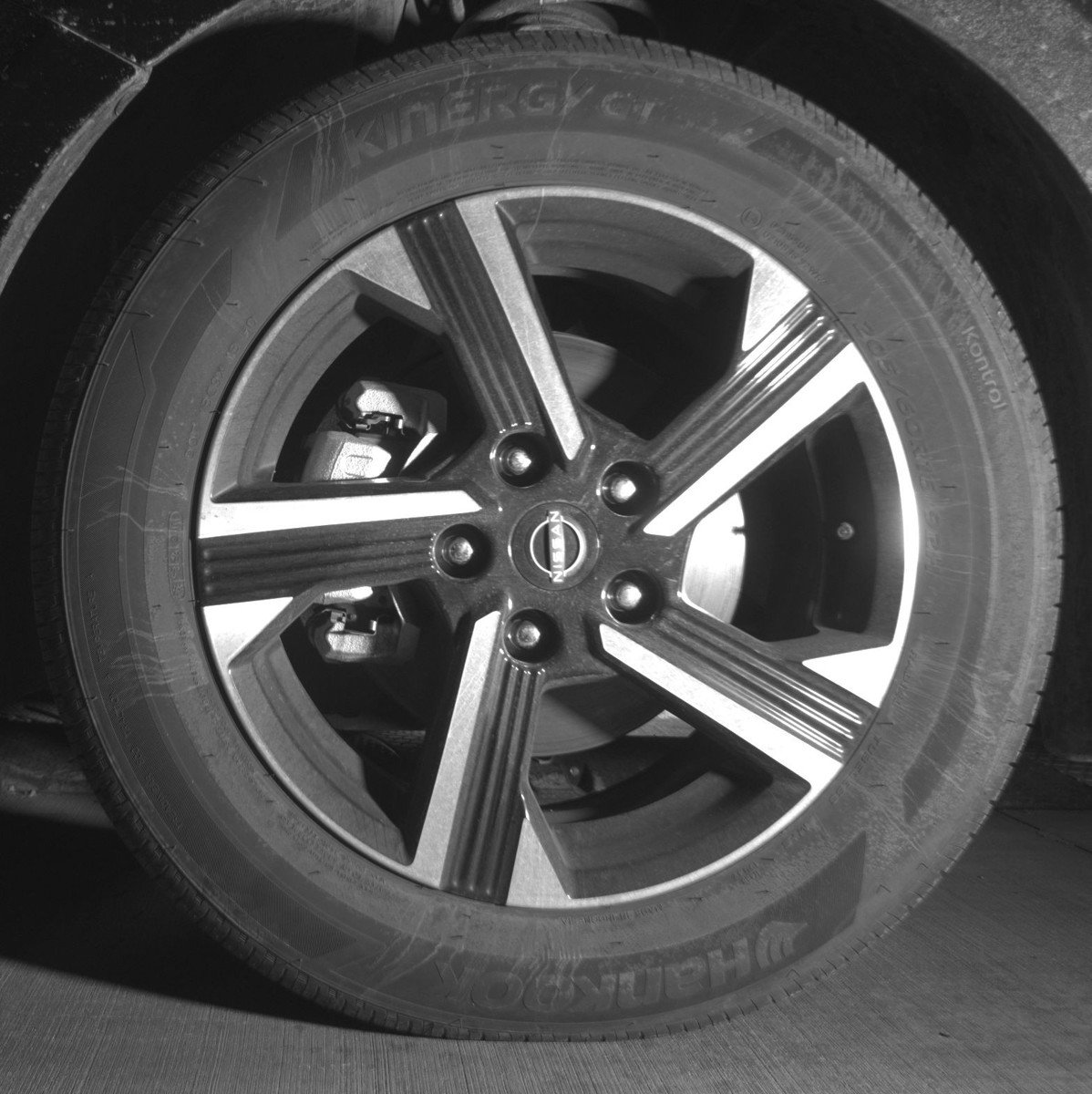 Used 2025 Nissan Sentra SV FWD image 12