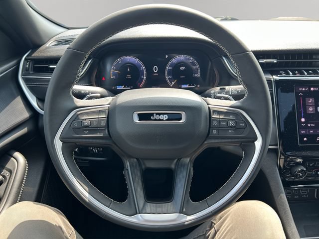 Used 2024 Jeep Grand Cherokee Altitude AWD/4WD image 15