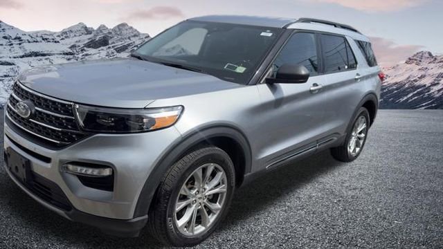 Certified 2022 Ford Explorer XLT w/ Equipment Group 202A AWD/4WD image 1