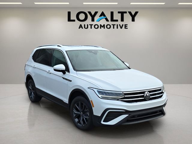 Used 2023 Volkswagen Tiguan SE w/ Panoramic Sunroof Package image 7