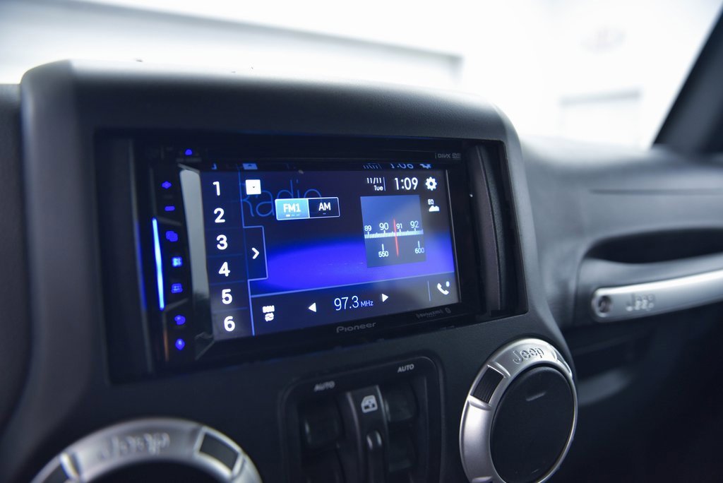 Used 2018 Jeep Wrangler Unlimited Sahara image 17