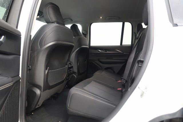 Used 2023 Jeep Grand Cherokee Laredo image 29