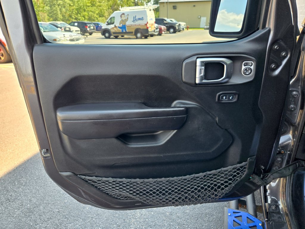 Used 2019 Jeep Wrangler Sport AWD/4WD image 12