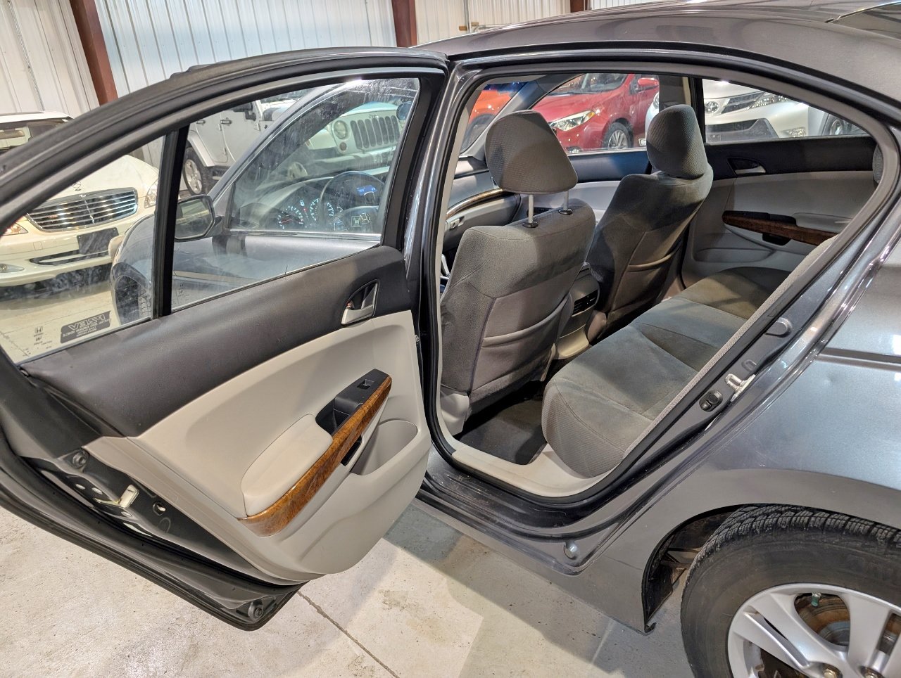 Used 2011 Honda Accord EX image 17