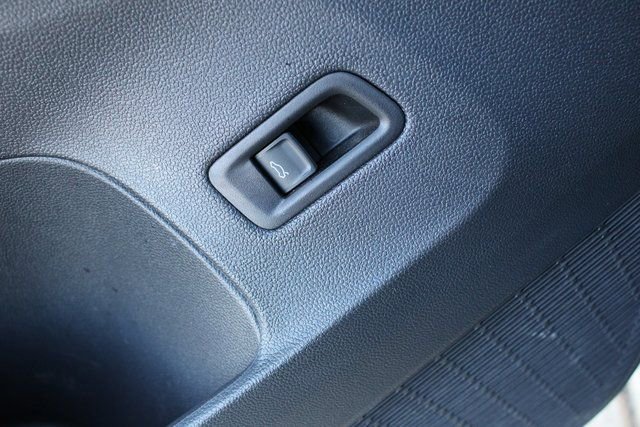 Used 2025 Volkswagen Atlas Cross Sport SE image 8