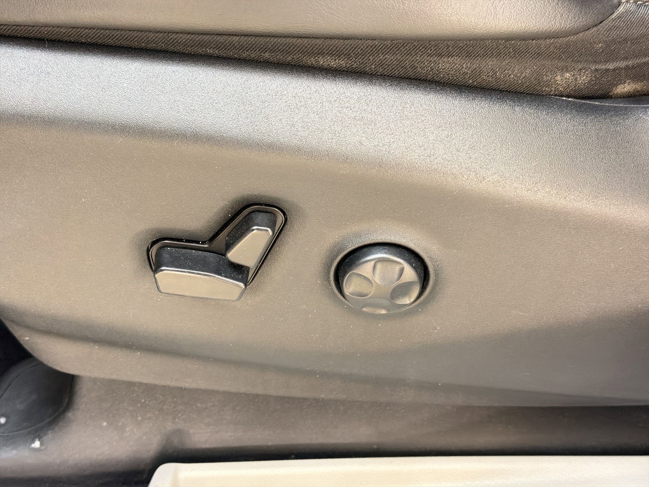 Used 2023 Chrysler Pacifica Touring-L FWD image 14