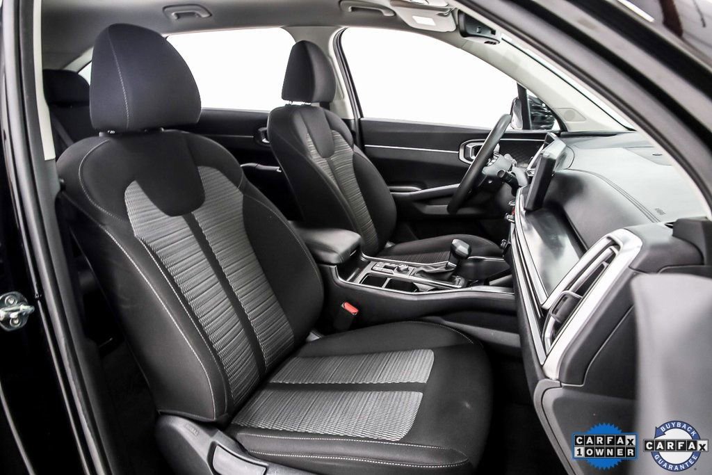 Used 2025 Kia Sorento LX image 30