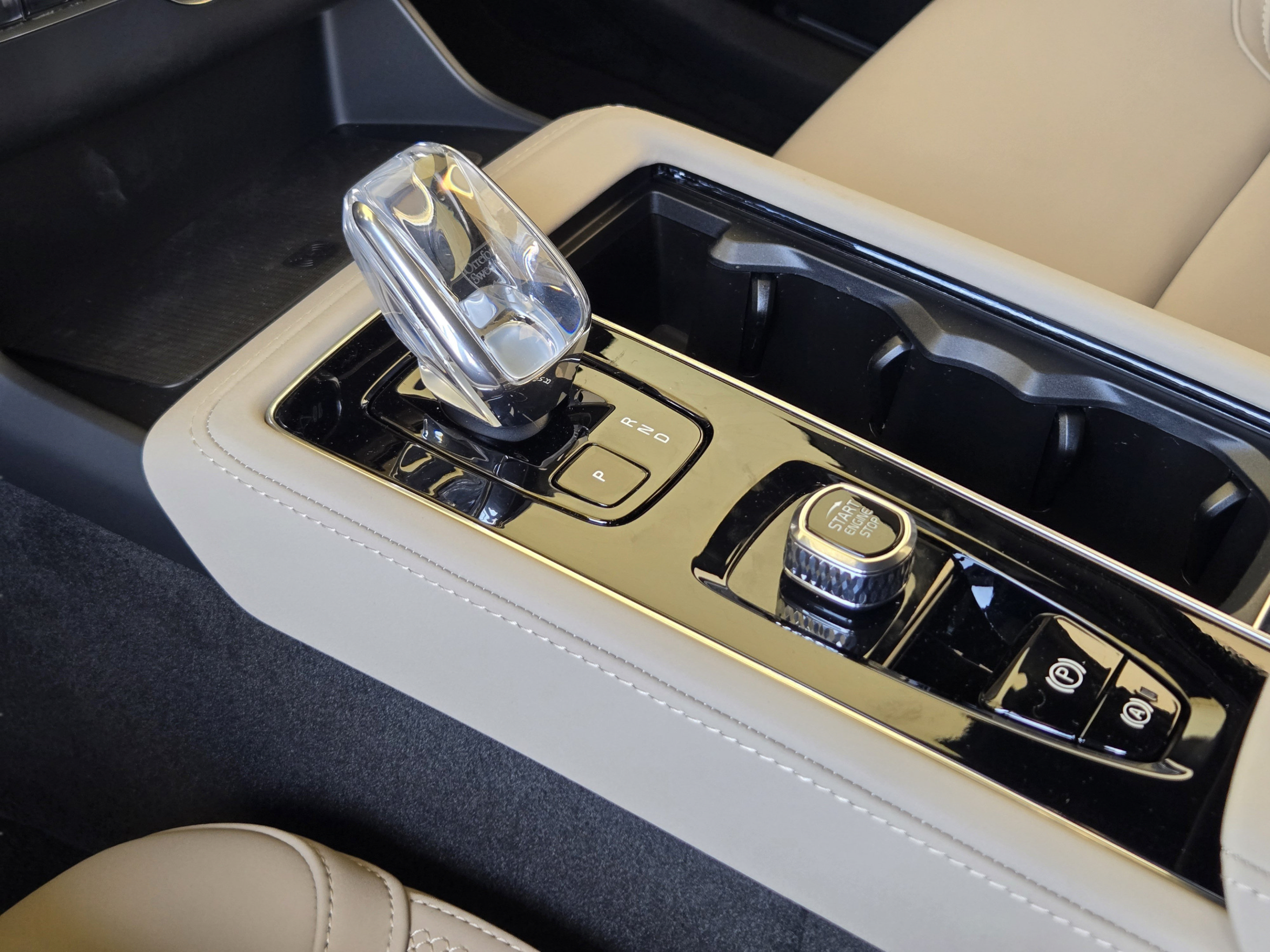 New 2026 Volvo XC90 B5 Core AWD/4WD image 16