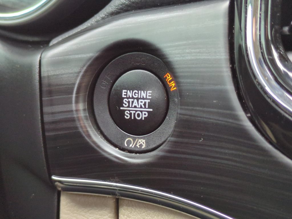 Used 2021 Jeep Grand Cherokee Limited w/ Premium Lighting Group AWD/4WD image 25