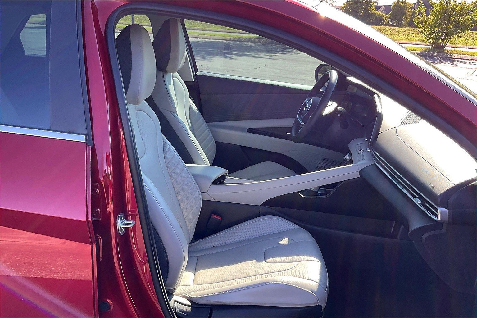 Used 2023 Hyundai Elantra Limited w/ Cargo Package image 8