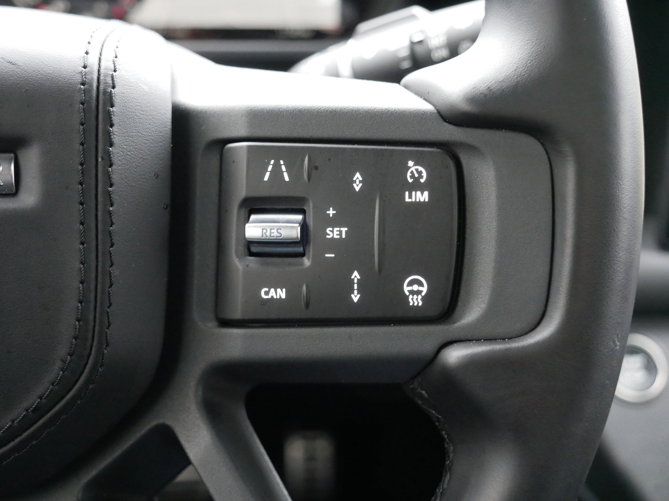 Used 2024 Land Rover Defender 130 X image 30