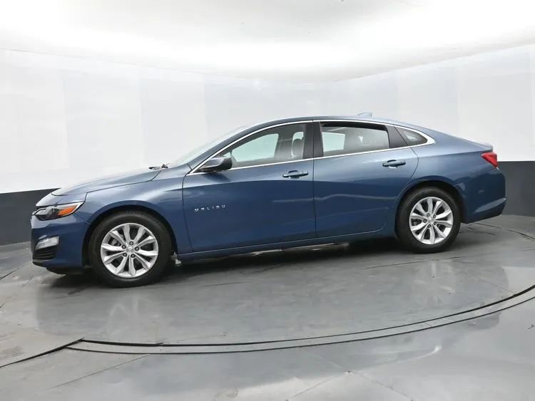 Used 2025 Chevrolet Malibu LT FWD image 5