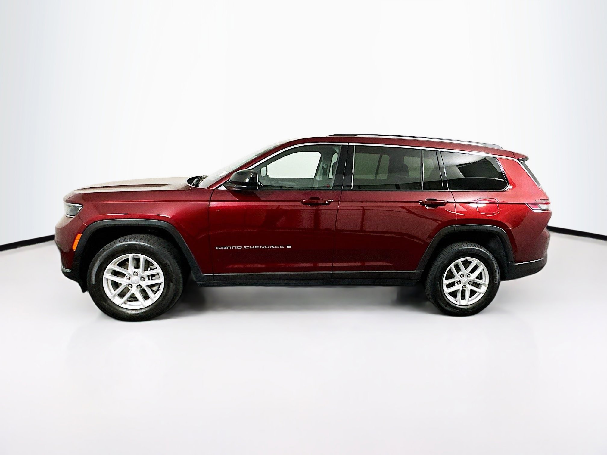 Used 2023 Jeep Grand Cherokee L Laredo AWD/4WD image 4