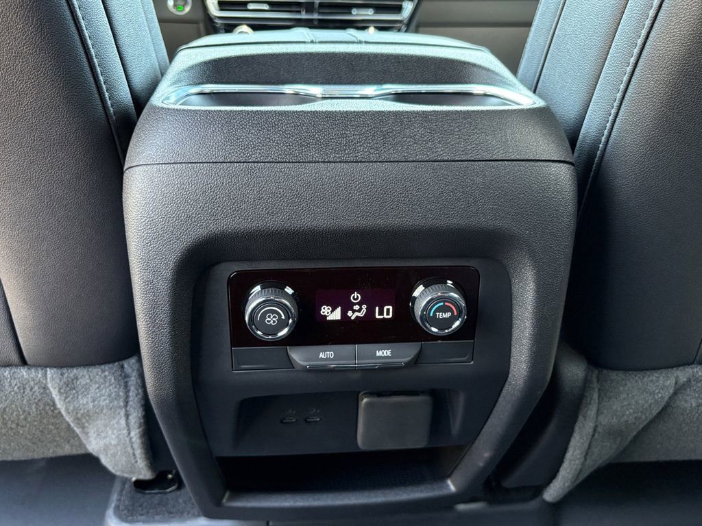 New 2026 Chevrolet Traverse Z71 w/ Enhanced Driving Package AWD/4WD image 6