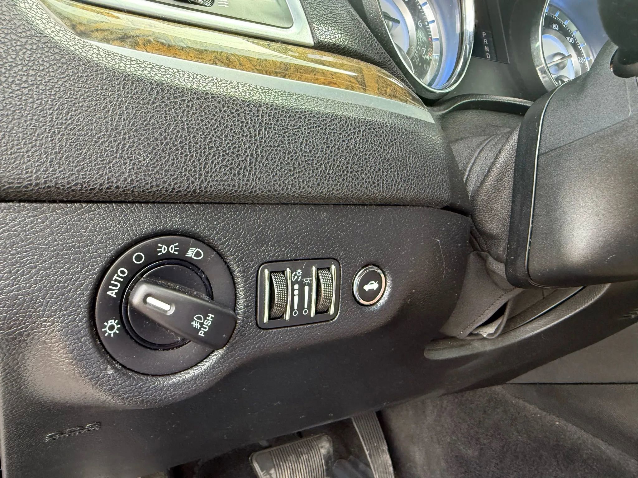 Used 2014 Chrysler 300 C image 13