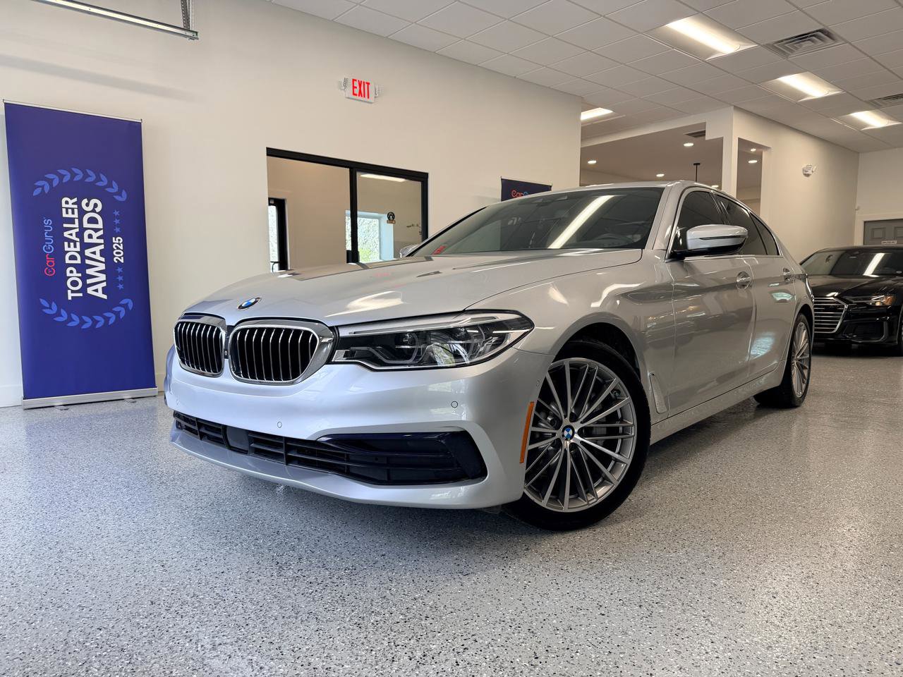 Used 2019 BMW 530i w/ Premium Package RWD image 2