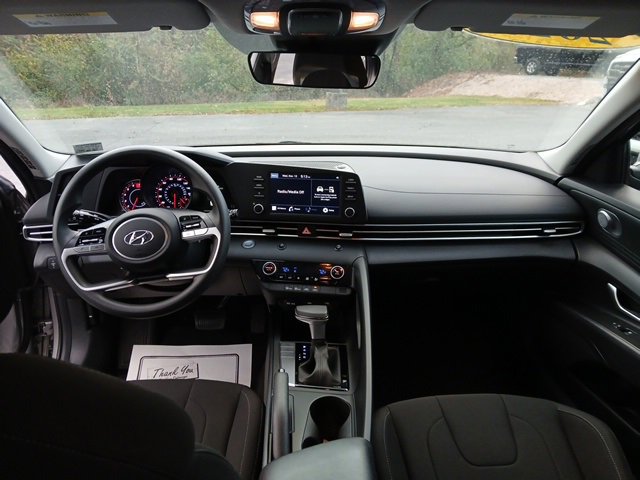 Used 2023 Hyundai Elantra SEL image 11