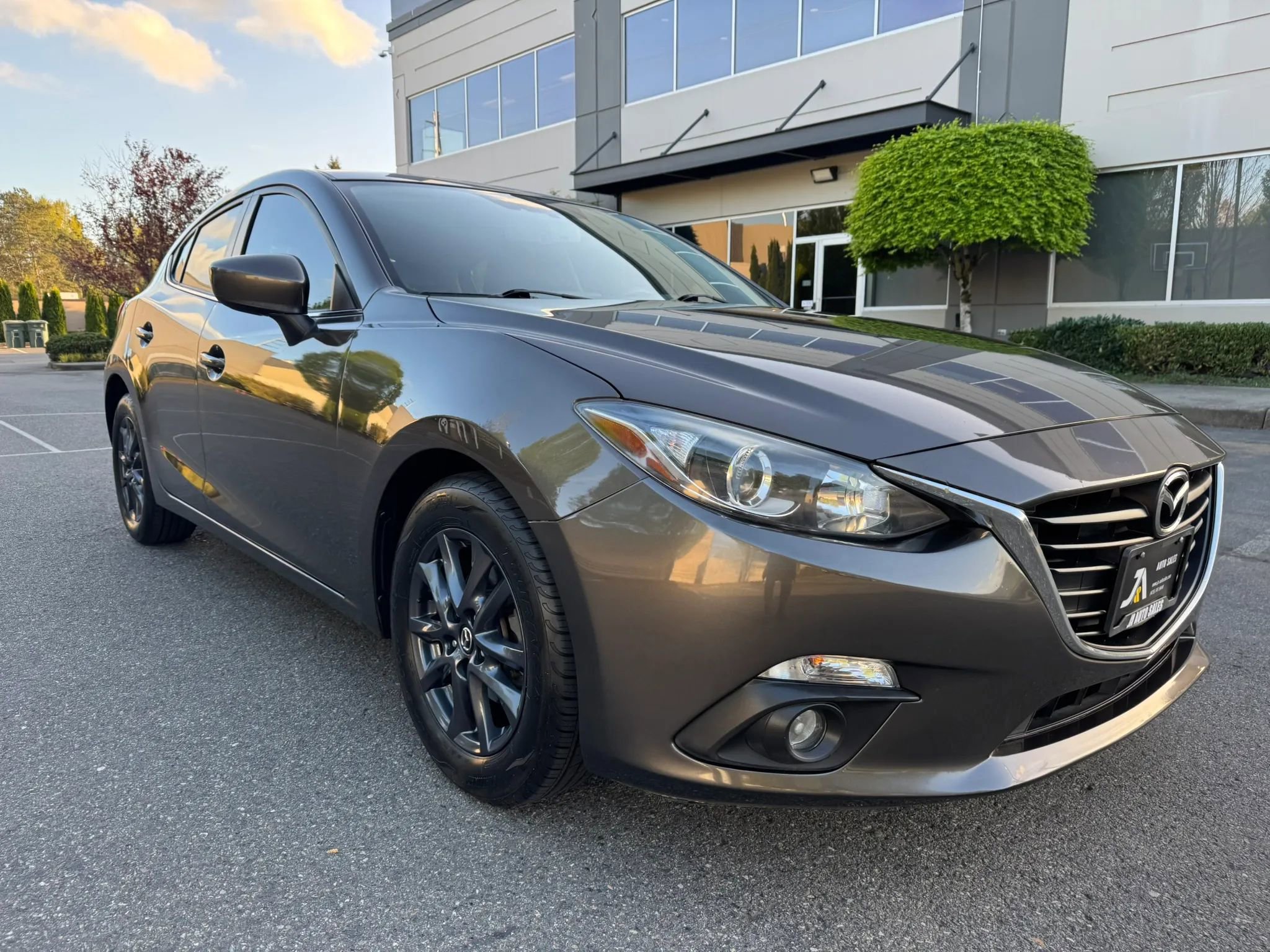 Used 2016 MAZDA MAZDA3 i Grand Touring FWD image 2