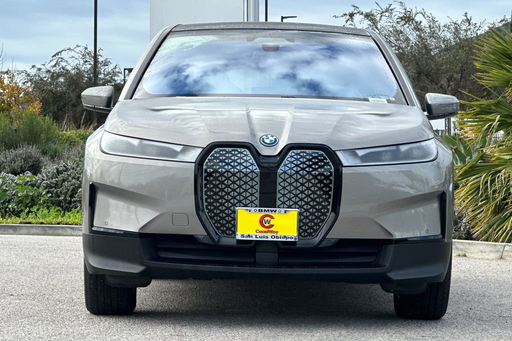 Used 2023 BMW iX xDrive50 w/ Premium Package image 8