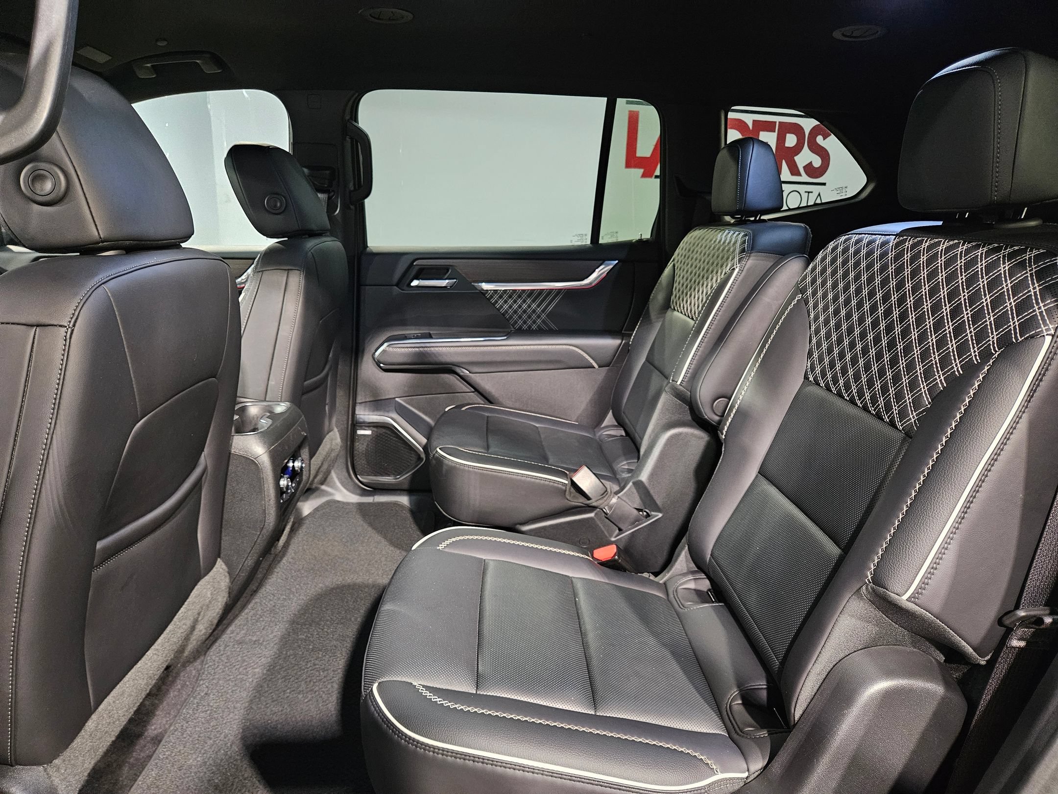 Used 2024 GMC Acadia Denali AWD/4WD image 37