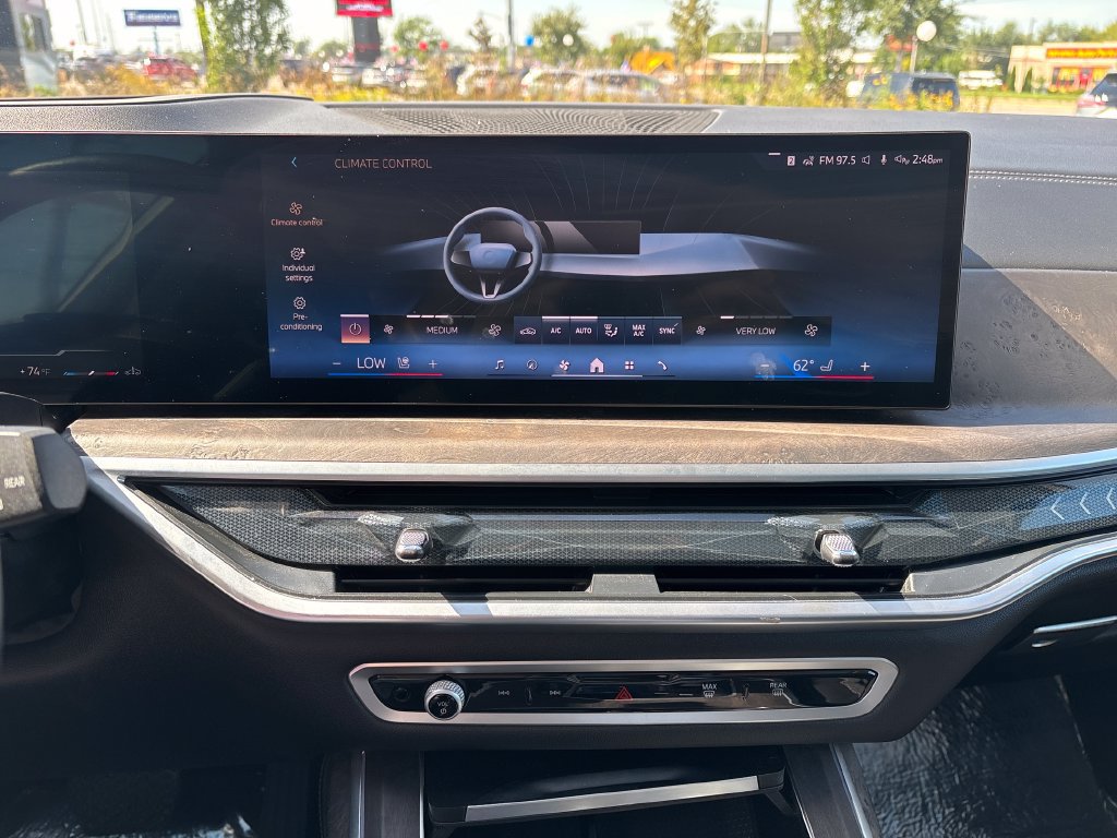 Used 2025 BMW X7 xDrive40i w/ Parking Assistance Package AWD/4WD image 24
