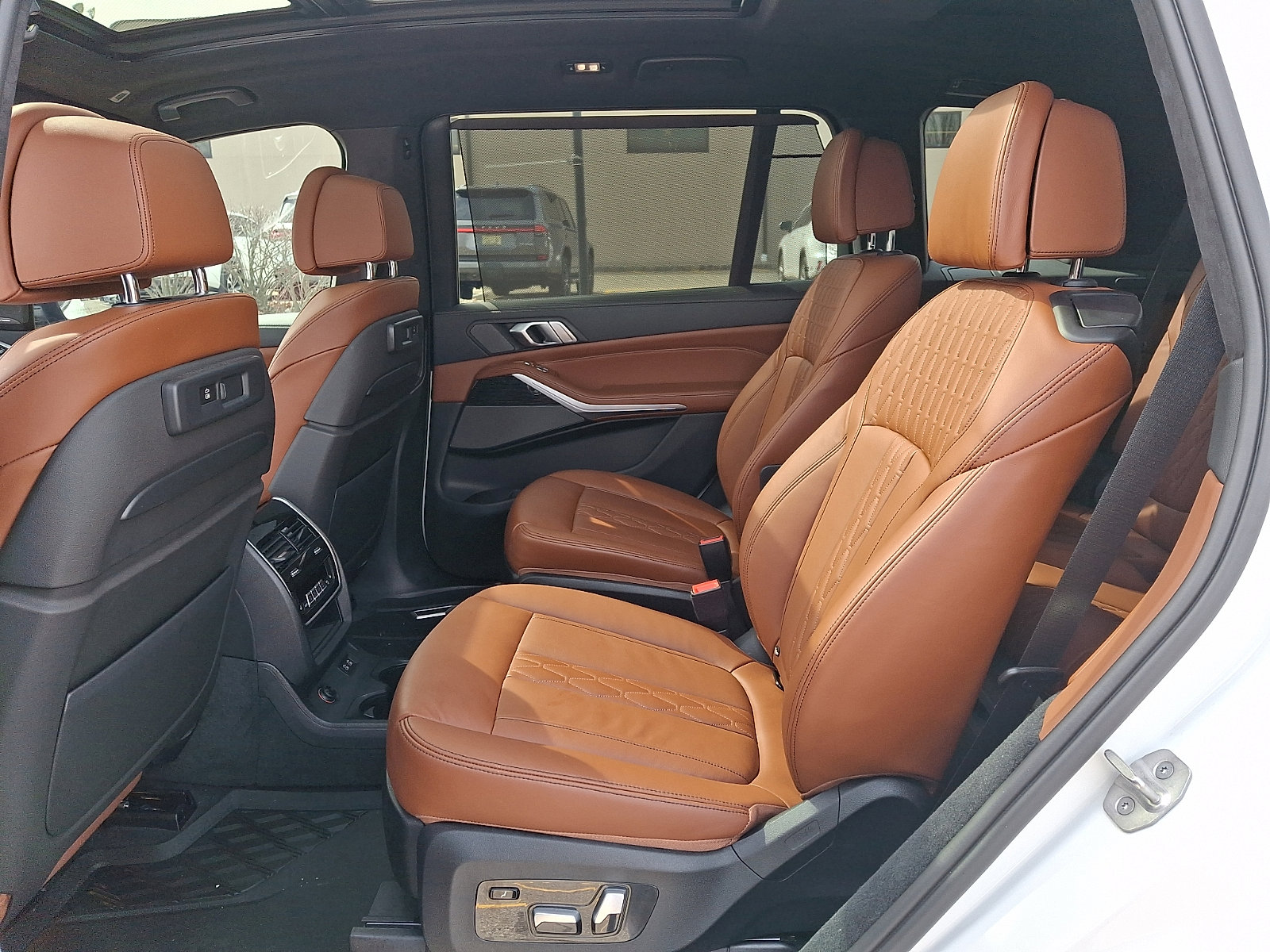 Used 2022 BMW X7 M50i image 10