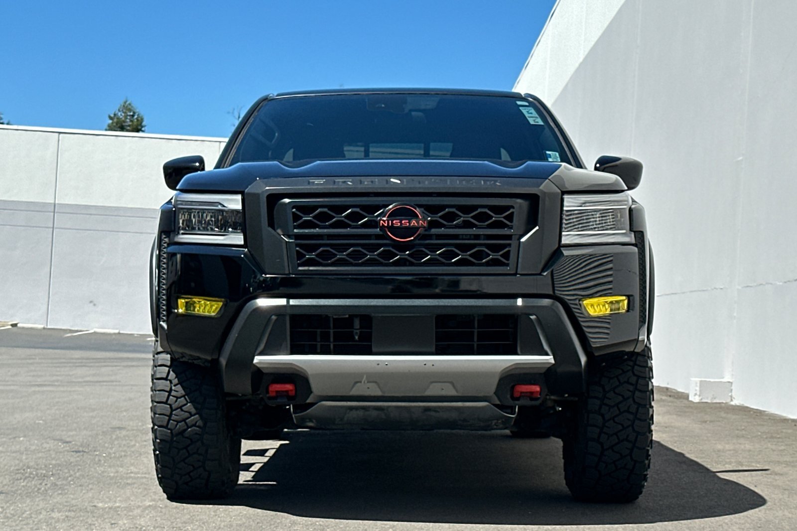 Used 2022 Nissan Frontier PRO-4X w/ Off-Road Protection Package AWD/4WD image 9