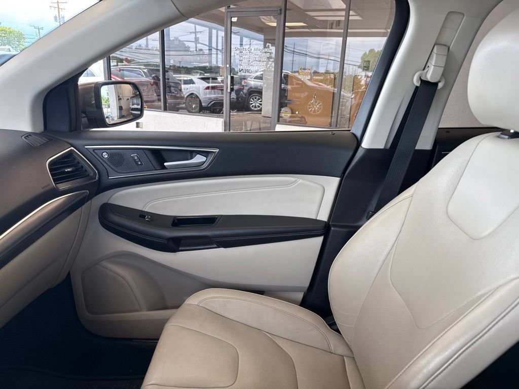 Used 2019 Ford Edge Titanium w/ Equipment Group 301A AWD/4WD image 28