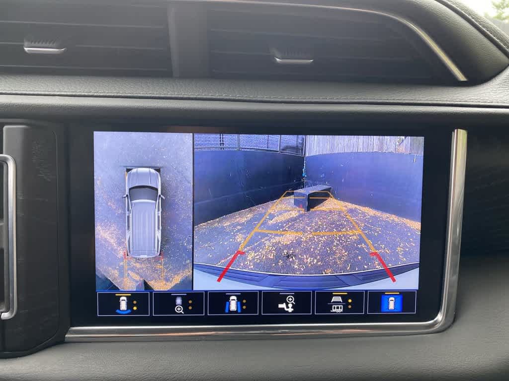 Used 2021 GMC Yukon Denali w/ Advanced Technology Package AWD/4WD image 23