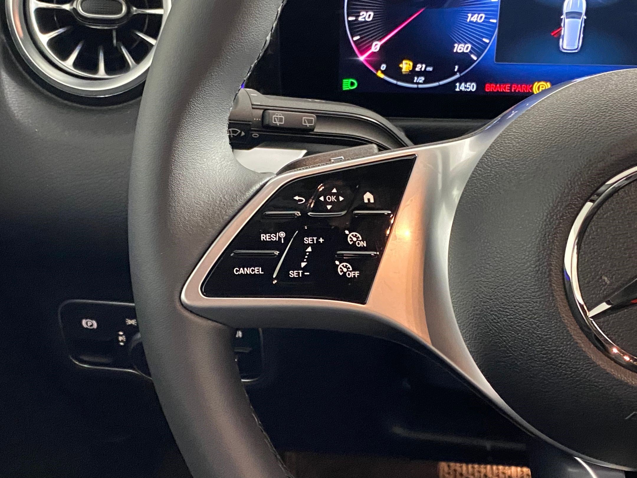 New 2025 Mercedes-Benz GLB 250 4MATIC image 16