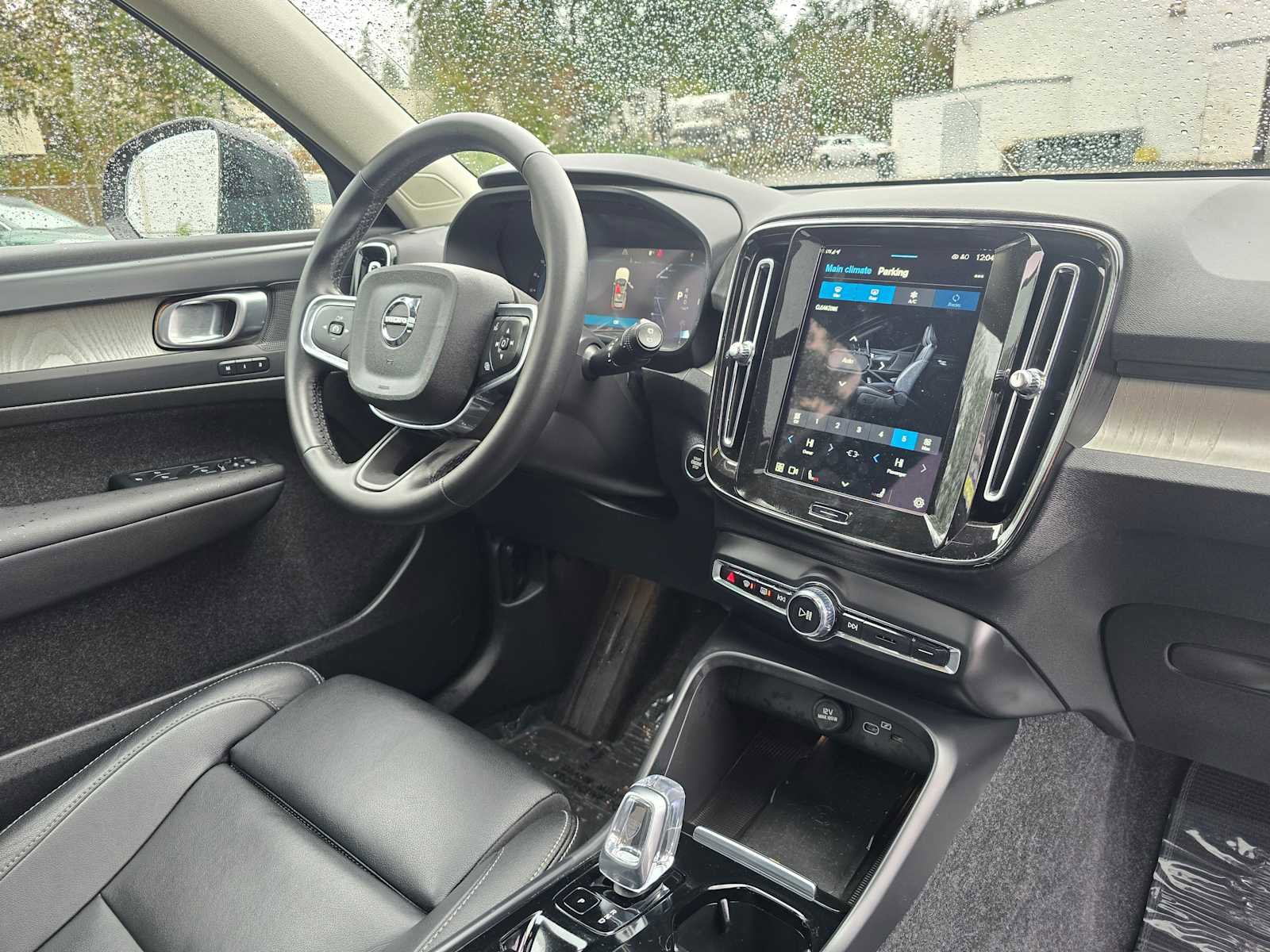 Used 2025 Volvo XC40 B5 Plus AWD/4WD image 12