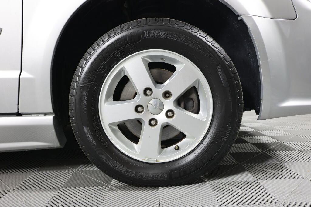 Used 2012 Dodge Grand Caravan SXT image 6