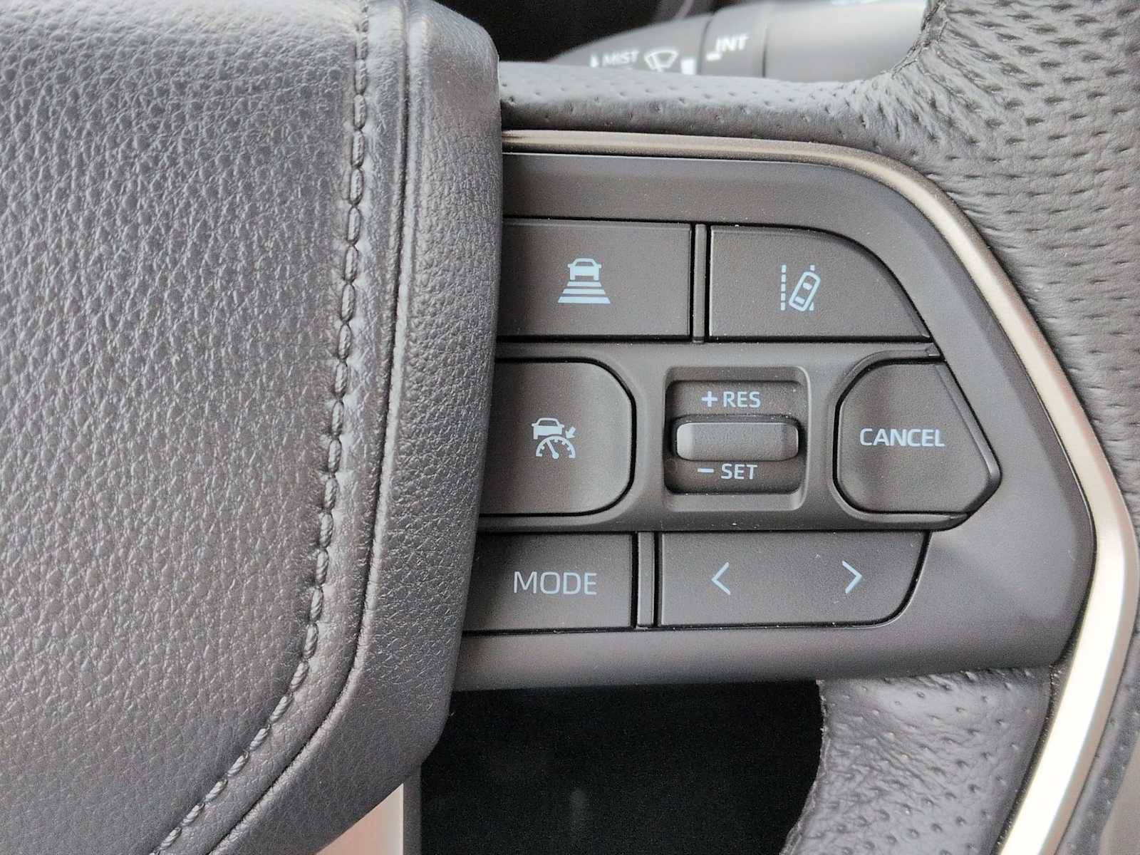 Used 2025 Toyota Tundra Limited AWD/4WD image 25