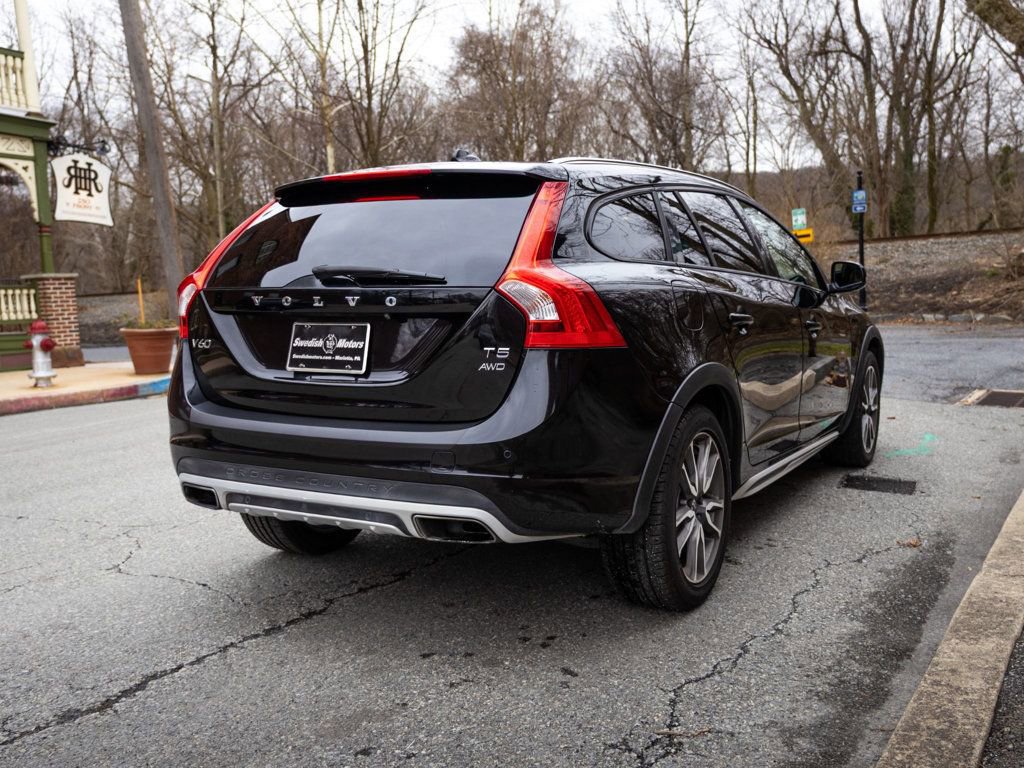 Used 2017 Volvo V60 T5 Cross Country w/ Convenience Package image 5