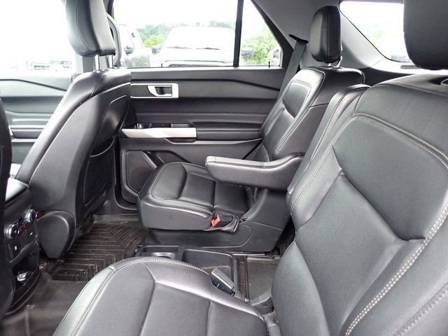Used 2020 Ford Explorer XLT w/ Equipment Group 202A AWD/4WD image 12