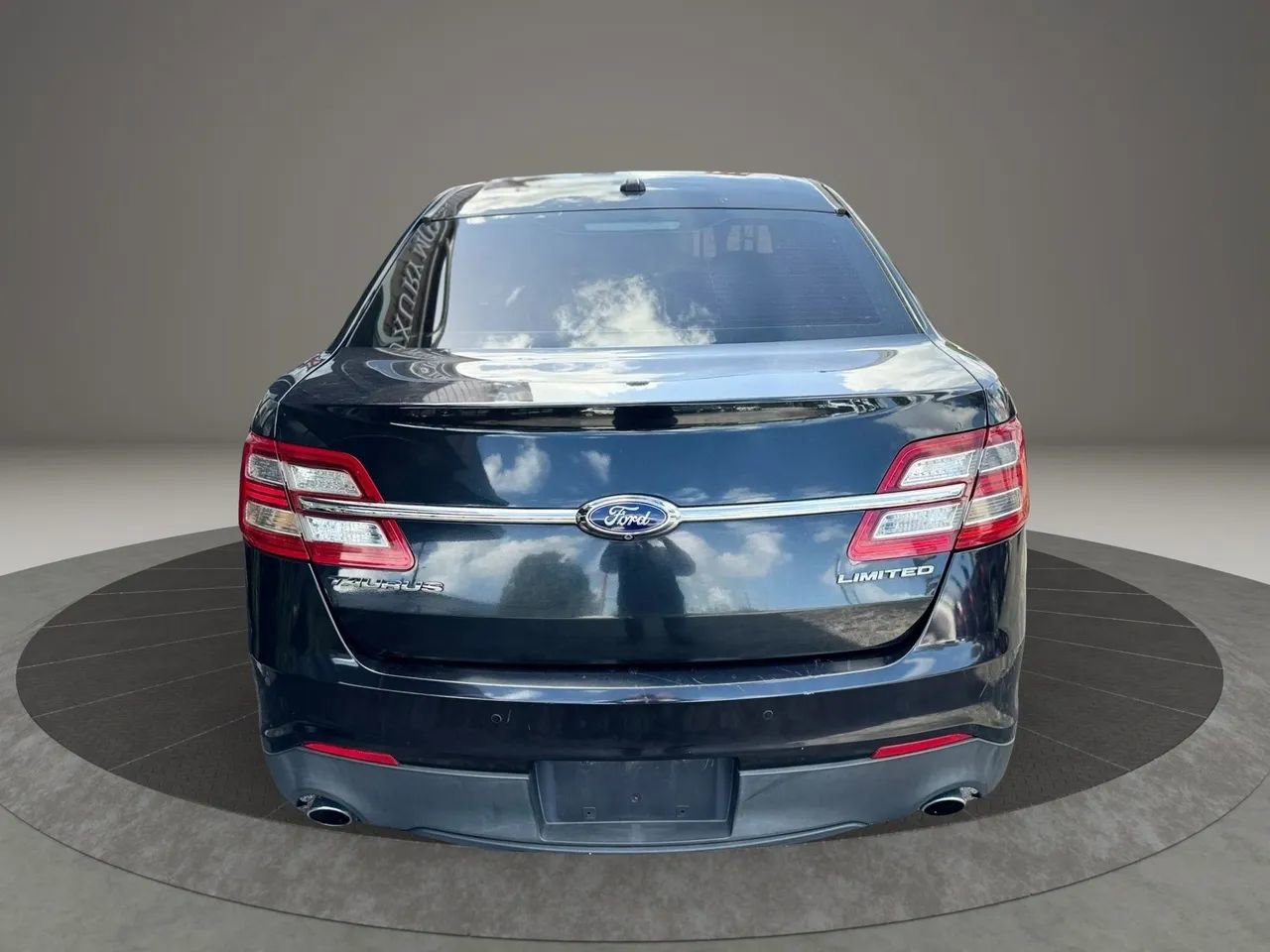 Used 2015 Ford Taurus Limited FWD image 10