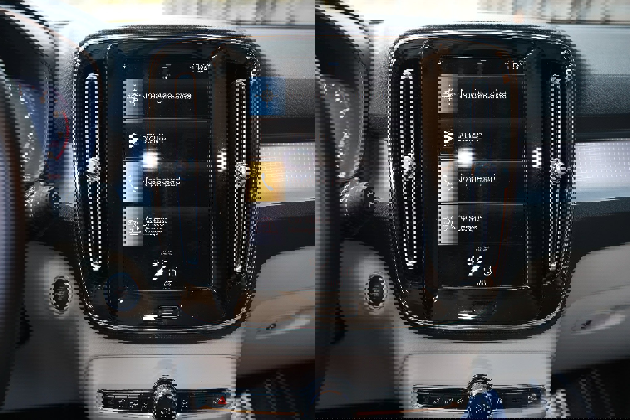 Used 2021 Volvo XC40 T4 Momentum w/ Protection Package Premier image 40