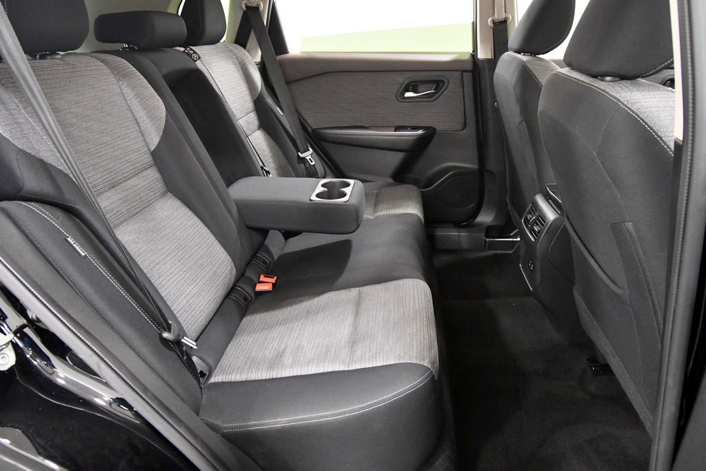 Used 2023 Nissan Rogue SV AWD/4WD image 17