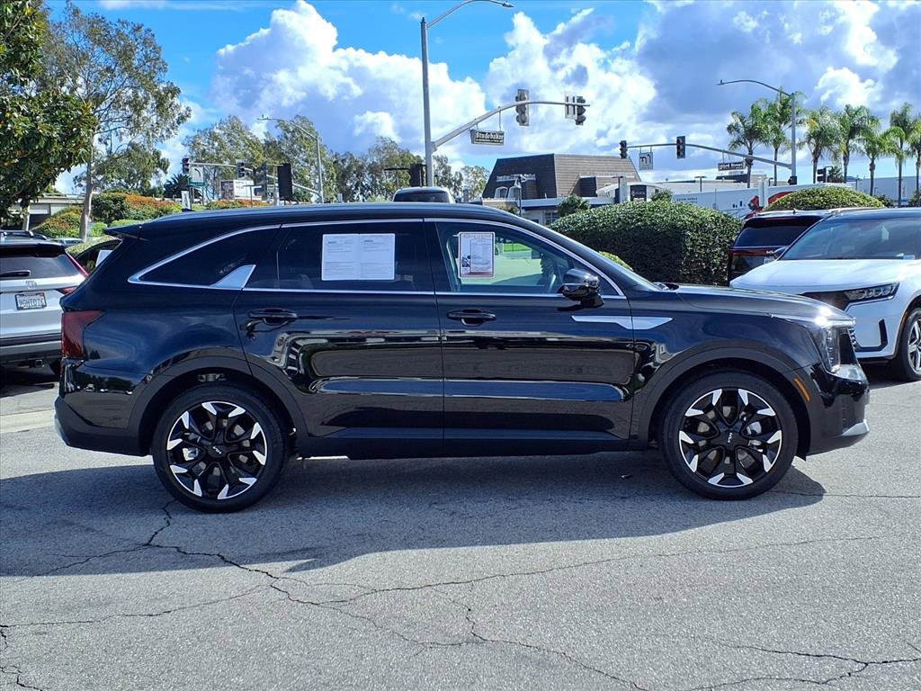 Used 2025 Kia Sorento EX w/ Panoramic Sunroof Package image 5