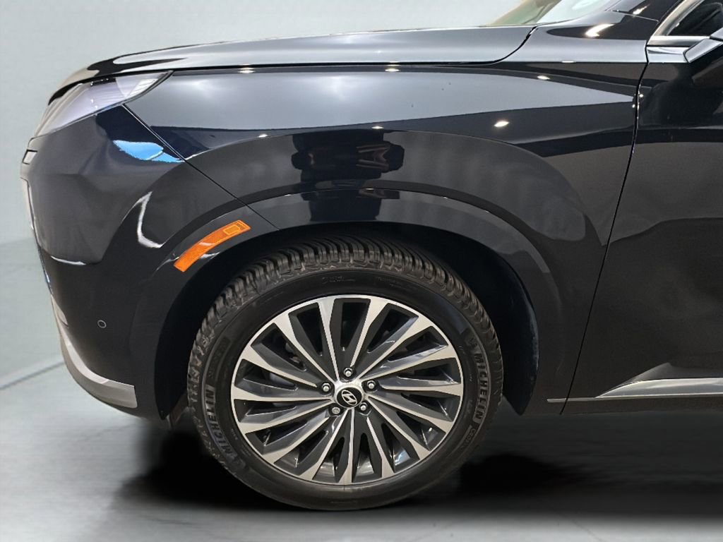 Used 2024 Hyundai Palisade Calligraphy image 3