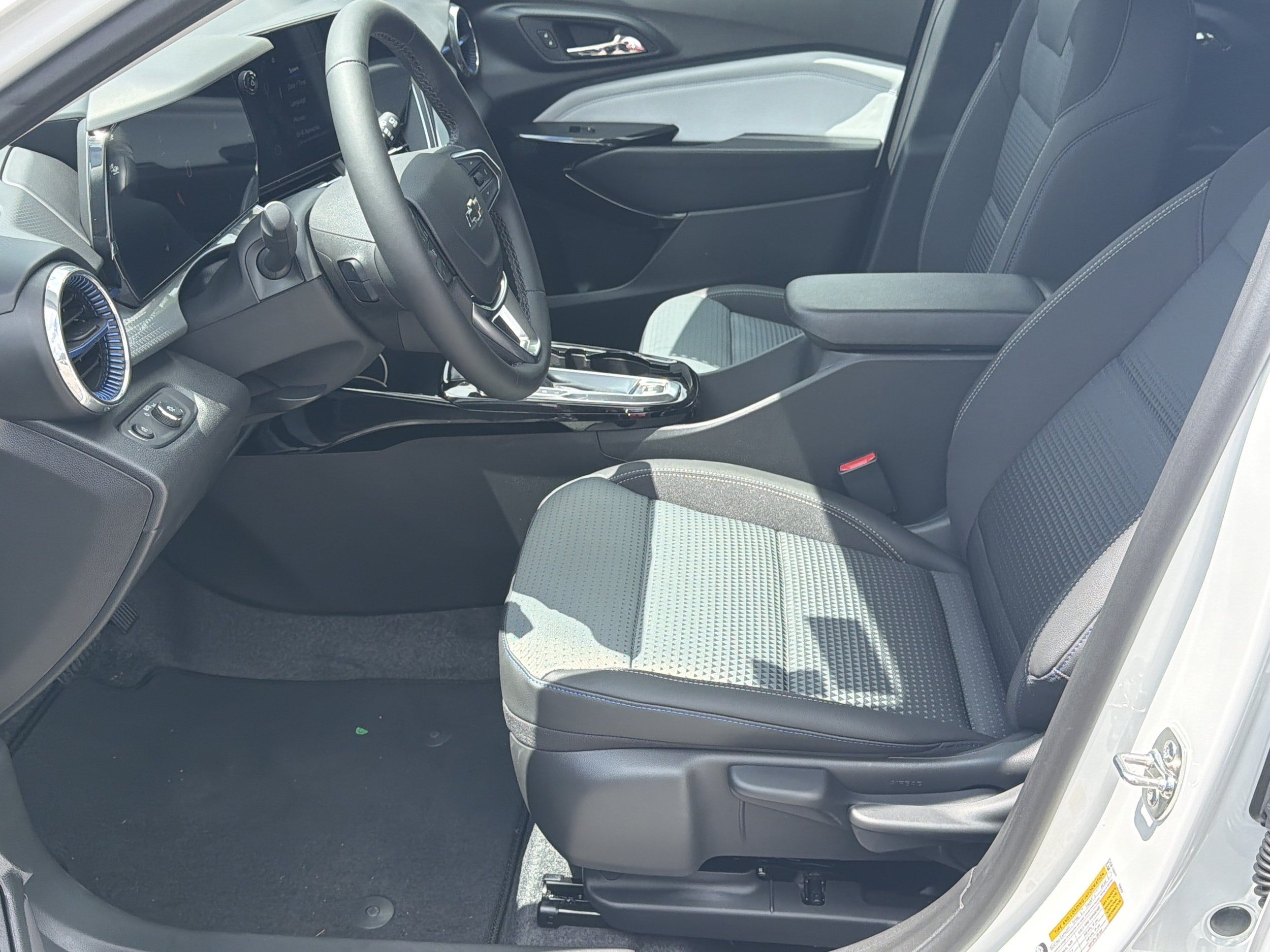 New 2026 Chevrolet Trax LT w/ Driver Confidence Package FWD image 7