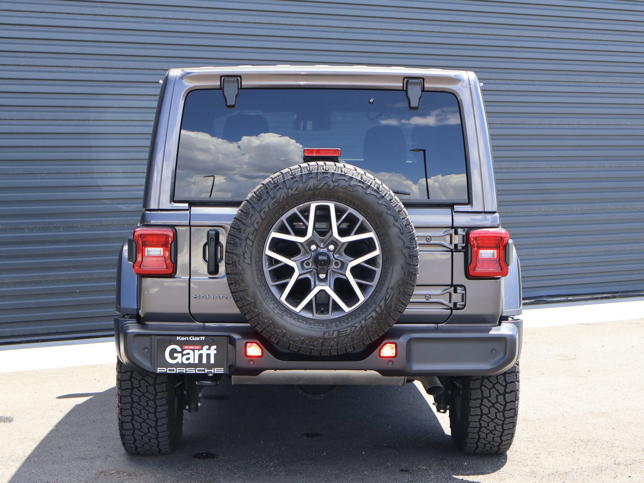 Used 2025 Jeep Wrangler Unlimited Sahara AWD/4WD image 6