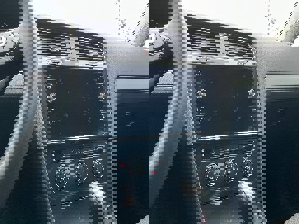 Used 2021 Volkswagen Golf 4-Door image 16