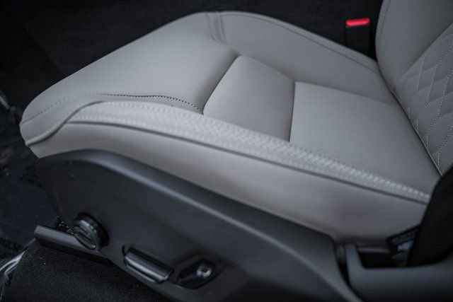 New 2026 Volvo XC90 B6 Plus w/ Protection Package Premier image 36