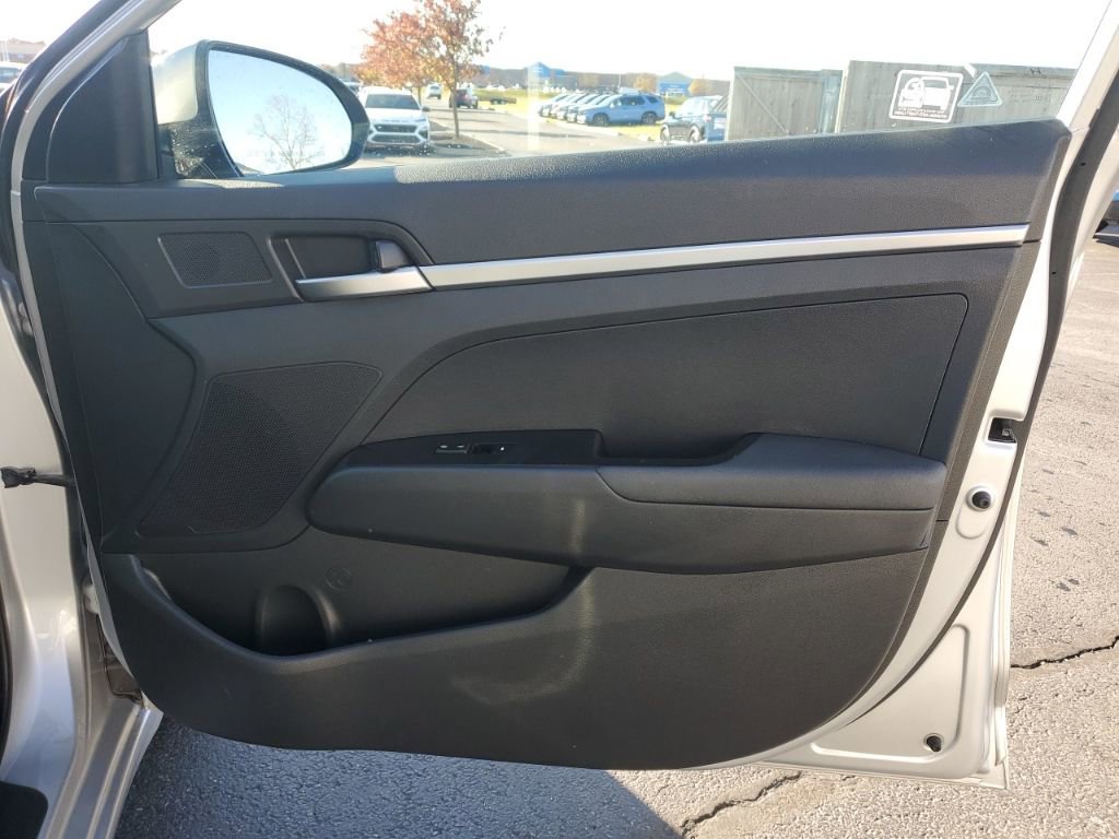 Used 2019 Hyundai Elantra SE w/ Cargo Package image 36
