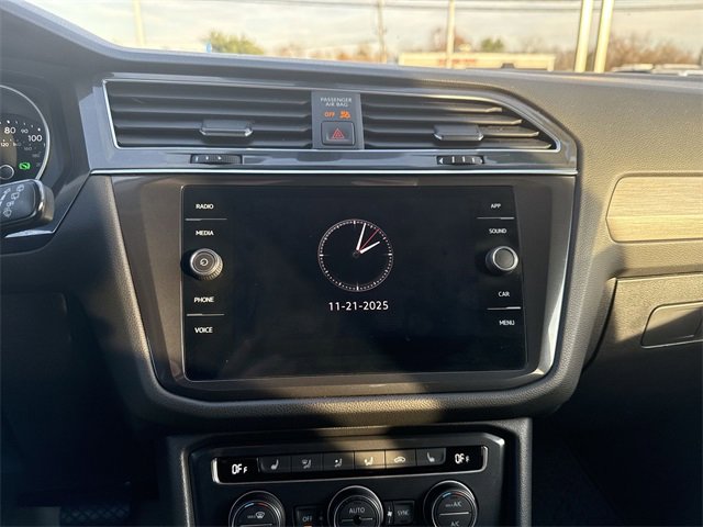Used 2021 Volkswagen Tiguan SE w/ Panoramic Sunroof Package image 13