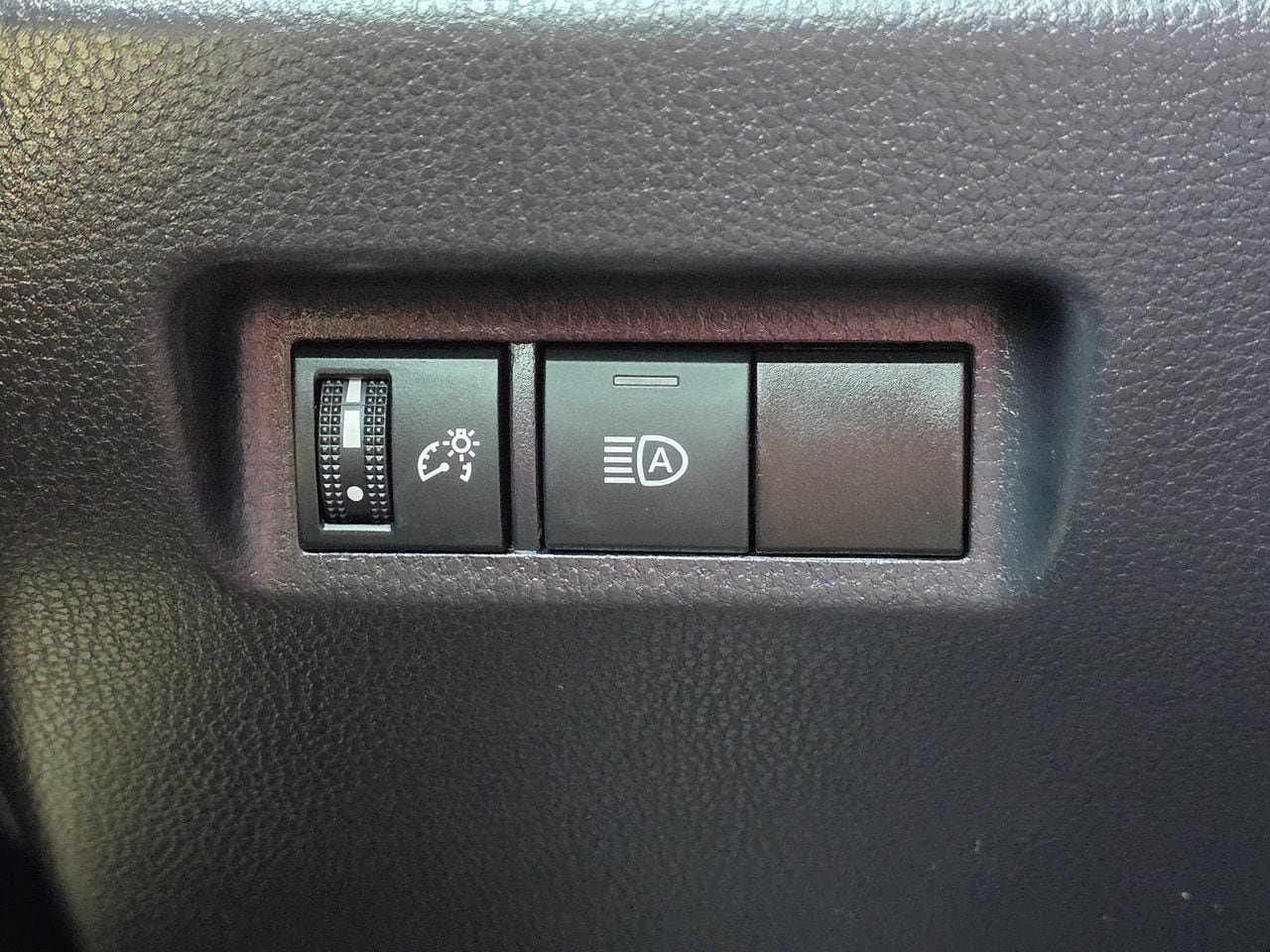 Used 2024 Toyota RAV4 XLE AWD/4WD image 29