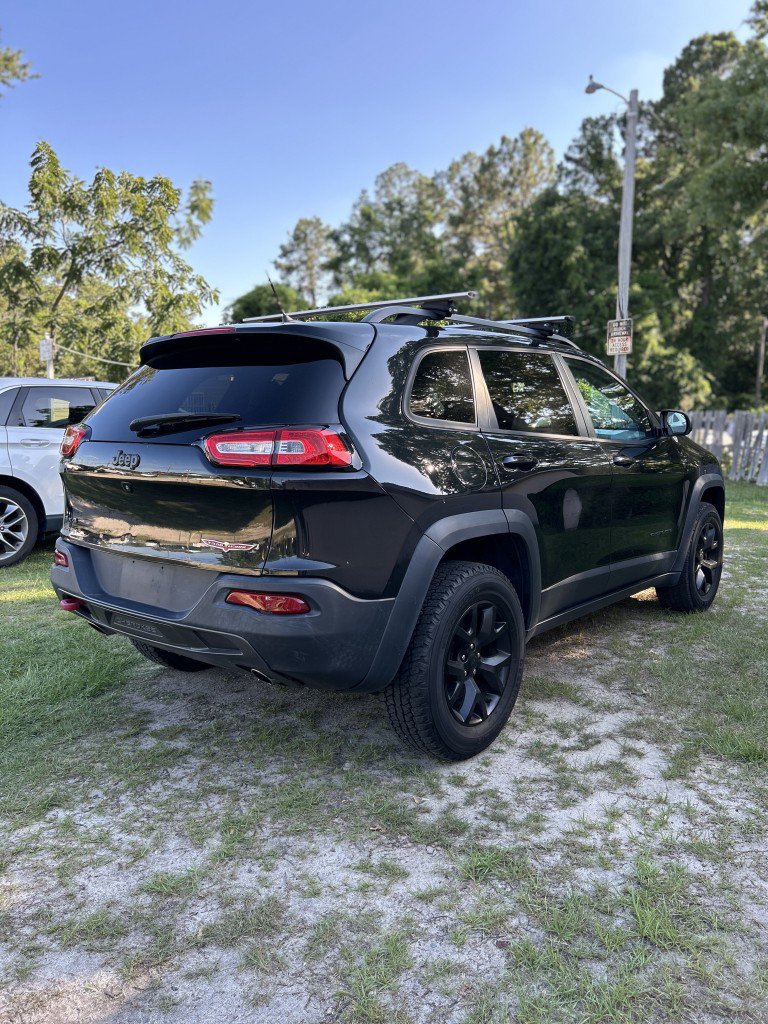 Used 2015 Jeep Cherokee Trailhawk w/ Leather Interior Group AWD/4WD image 3