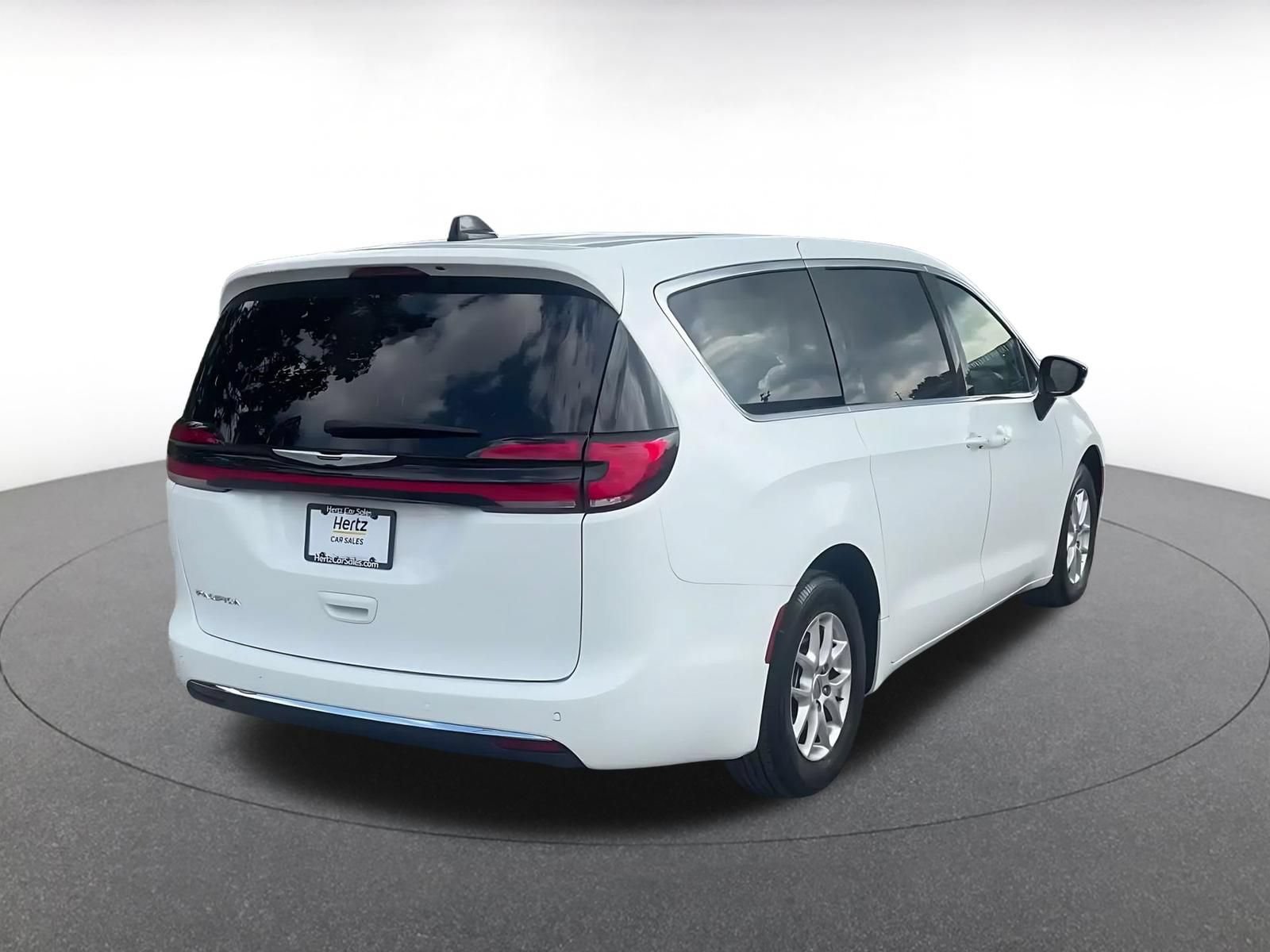 Used 2025 Chrysler Pacifica Select FWD image 13